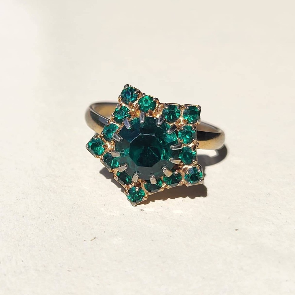 Vintage Gold Tone Rhinestone Cluster Ring S 6.75 Green Star Shape Cocktail